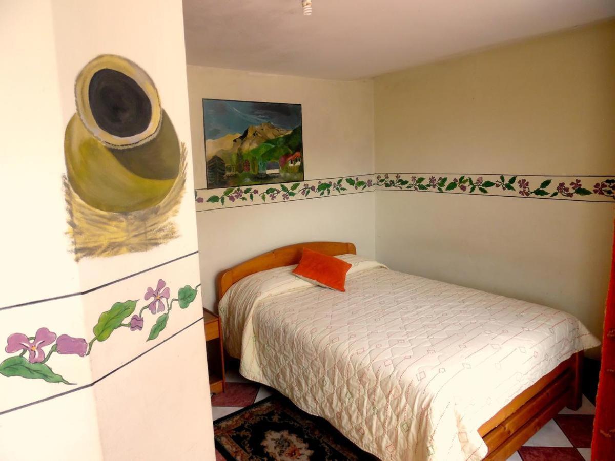 Hostal Rincon Del Turista Otavalo Exterior photo